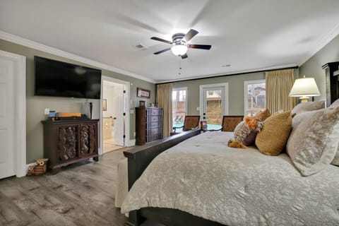 Sandy Springs Retreatpoolhottubking Bed House in Sandy Springs