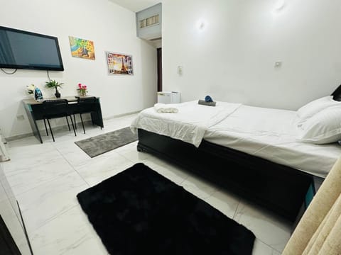 MBZ - Master Room Hostel in Abu Dhabi