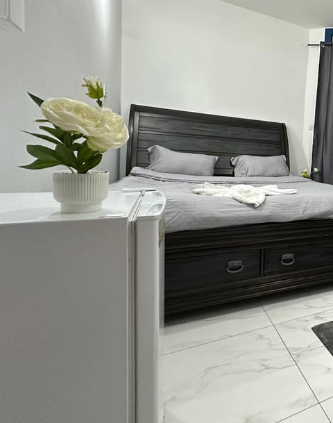 MBZ - Master Room Hostel in Abu Dhabi