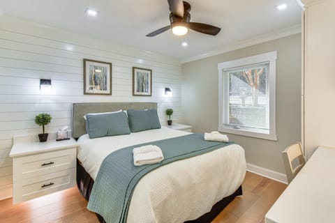 Tee Times and Lake Days! Luxe Keowee Key Living Apartment in Lake Keowee