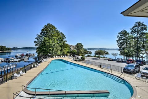 Tee Times and Lake Days! Luxe Keowee Key Living Apartment in Lake Keowee