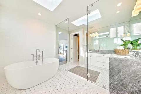 Cliffside Haven Where Ocean Meets Sky House in La Jolla Shores