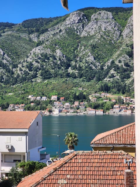 Mountain view, Sea view