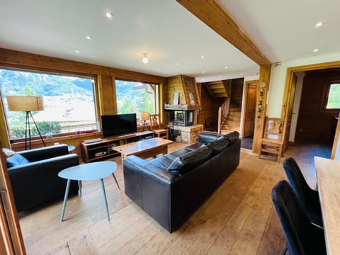 Communal lounge/ TV room, Living room, Seating area