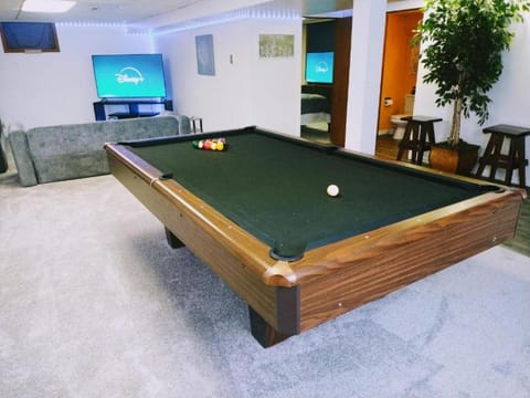 Communal lounge/ TV room, Billiard, TV and multimedia, Evening entertainment