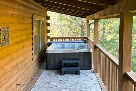Cabin with Deck, Hot Tub and Douglas Lake Resort Perks Cabin in Douglas Lake