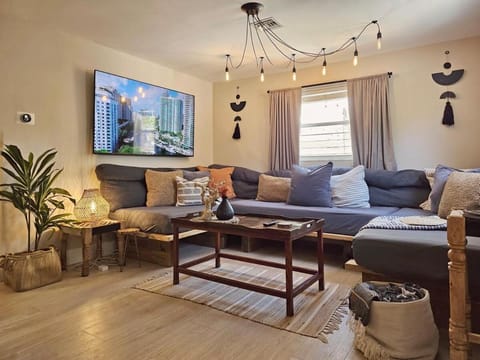 Casa Eden - Half mile to Lauderdale Marine Center - 4 bedrooms - 2 bathrooms House in Hollywood