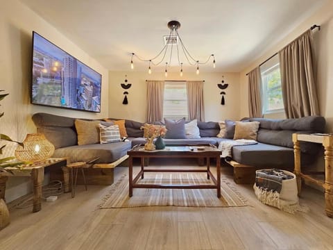 Casa Eden - Half mile to Lauderdale Marine Center - 4 bedrooms - 2 bathrooms House in Hollywood