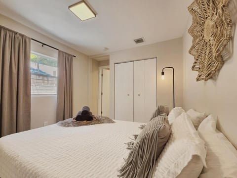 Casa Eden - Half mile to Lauderdale Marine Center - 4 bedrooms - 2 bathrooms House in Hollywood