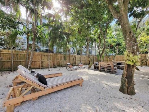 Casa Eden - Half mile to Lauderdale Marine Center - 4 bedrooms - 2 bathrooms House in Hollywood