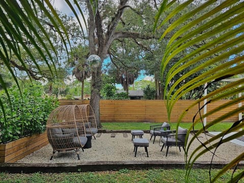 Patio, Day, Garden, Garden view, sunbed