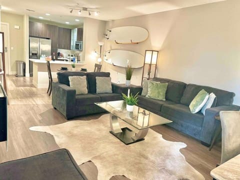 Surfs up! Cozy 1 Bedroom Condo with Fountain View Apartment hotel in Westwood