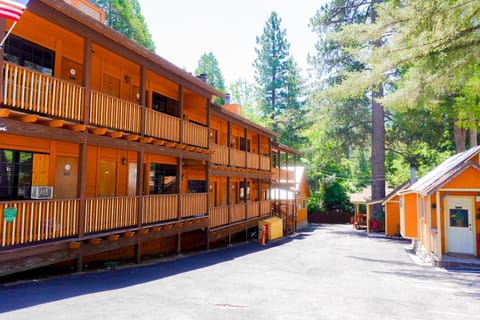 Sleepy Hollow Cabins and Hotel Cabin in Crestline