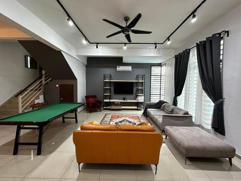 Communal lounge/ TV room, TV and multimedia, Living room, Seating area