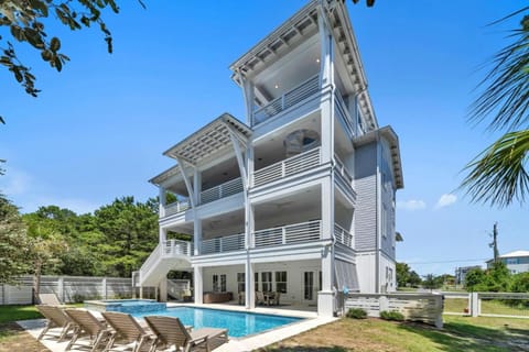 Property building, Patio, Day, View (from property/room), Balcony/Terrace, Garden view, Pool view, Swimming pool, sunbed