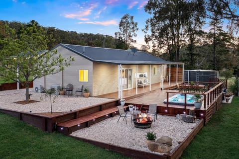 Property building, Patio, Natural landscape, BBQ facilities, Garden, Hot Tub, Garden view