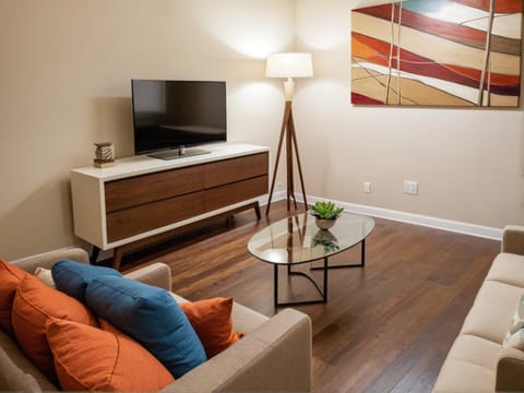 Communal lounge/ TV room, Living room, Seating area, Evening entertainment
