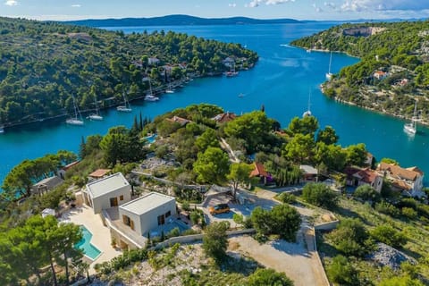 Property building, Natural landscape, Bird's eye view, Beach, City view, Pool view, Sea view, Swimming pool