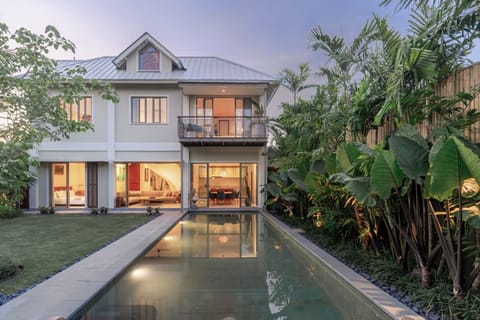 Property building, Garden view, Pool view, Swimming pool