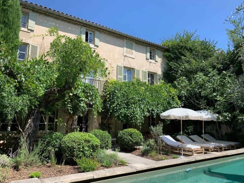 Property building, Swimming pool, sunbed