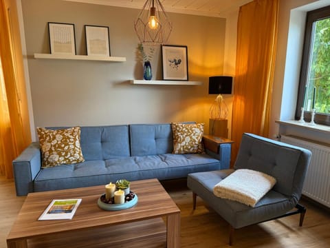 TV and multimedia, Living room, Seating area, internet