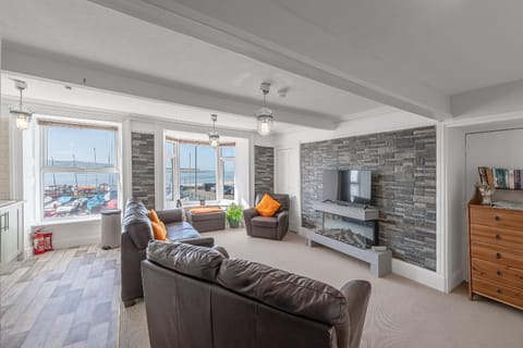 TV and multimedia, View (from property/room), Seating area, Sea view