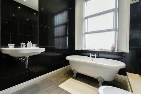 Modern Suite Blackburn House in Blackburn