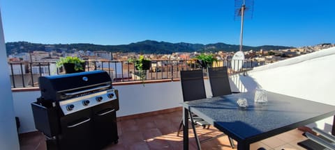 Day, Natural landscape, BBQ facilities, Balcony/Terrace, City view, Mountain view