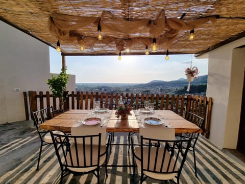 Patio, Natural landscape, Balcony/Terrace, Balcony/Terrace, Seating area, Dining area, Mountain view