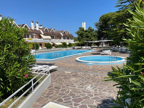 Day, Garden, Garden view, Pool view, Swimming pool, sunbed