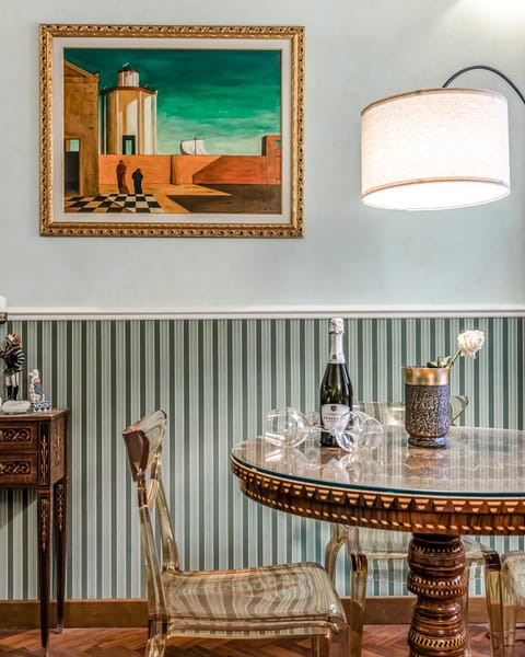 Living room, Decorative detail, Dining area