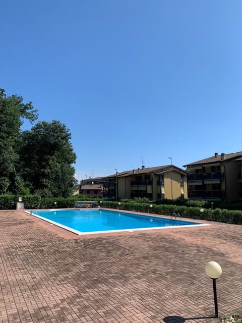 Garda Tulipano tranquillo bilocale con piscina e terrazza Apartment in Desenzano del Garda