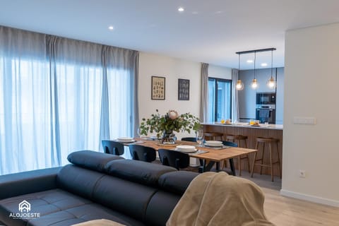 Kitchen or kitchenette, Seating area