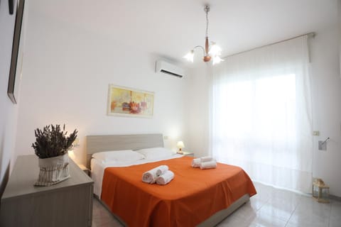 Bed, Photo of the whole room, Bedroom, towels, air conditioner
