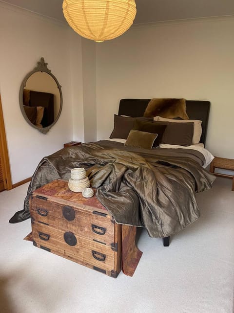 Bed, Decorative detail, Bedroom