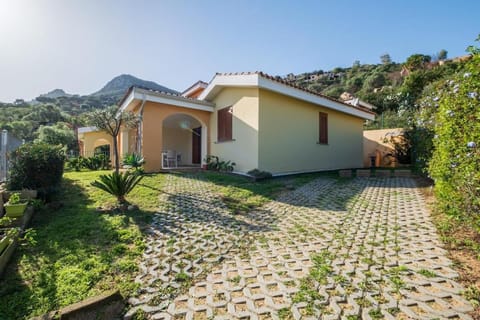 Comfort house with sea view- 5 minutes from the sea Apartment in Costa Rei