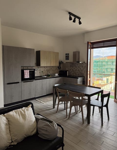 Kitchen or kitchenette, Living room, Seating area, Dining area, oven, stove