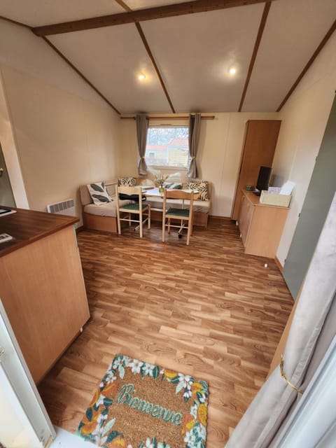 Communal lounge/ TV room, Internal: Not applicable to any particular room