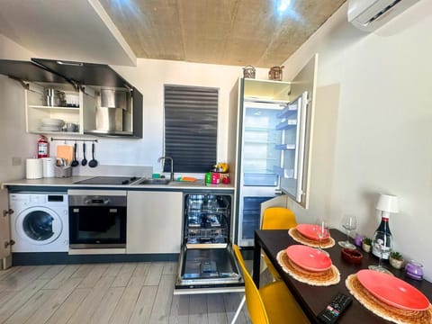 Paceville - 5A - Seaview 2BR, Chill Vibes Spot Apartment in Saint Julians