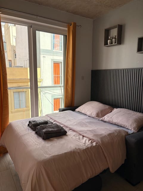 Paceville - 5A - Seaview 2BR, Chill Vibes Spot Apartment in Saint Julians