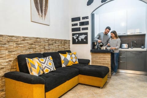 Coffee/tea facilities, Kitchen or kitchenette, stove, toaster, kitchen