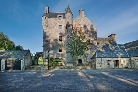 Property building, Facade/entrance, Day