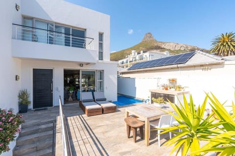 Property building, Patio, Day, Balcony/Terrace, Mountain view, Pool view, Swimming pool, sunbed