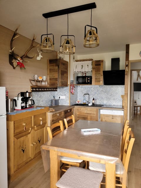 Dining area, kitchen