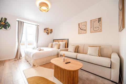 Bed, Living room, Bedroom