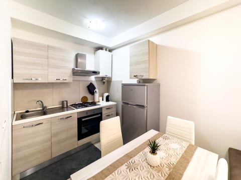 Coffee/tea facilities, Kitchen or kitchenette, Dining area, oven, pet friendly, stove