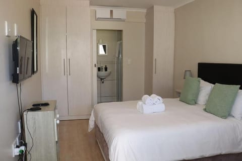 Tygerviews on Uys Bed and Breakfast in Cape Town