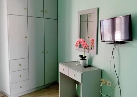 TV and multimedia, wardrobe