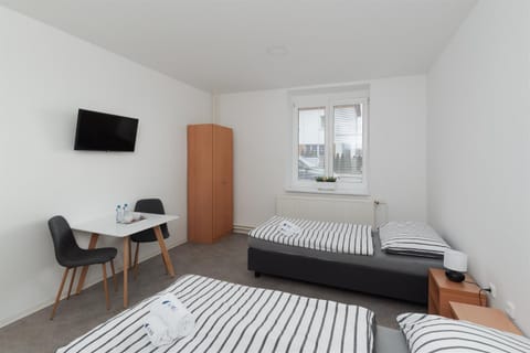 Bedroom, Food