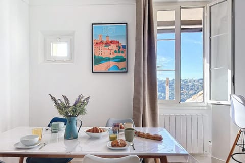 Sunny & Calm 2-Room Apartment in the Heart of Biot Apartment in Villeneuve-Loubet